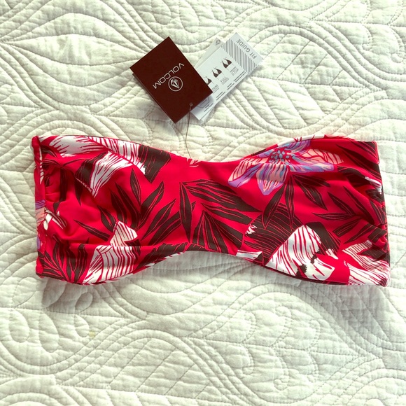 Volcom Other - NWT!! VOLCOM REVERSABLE BIKINI TOP❤️